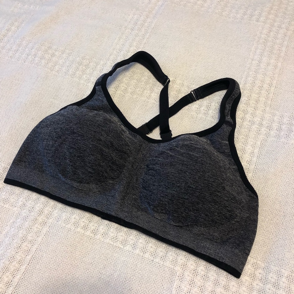 Women’s sports bra - Picture 2 of 5